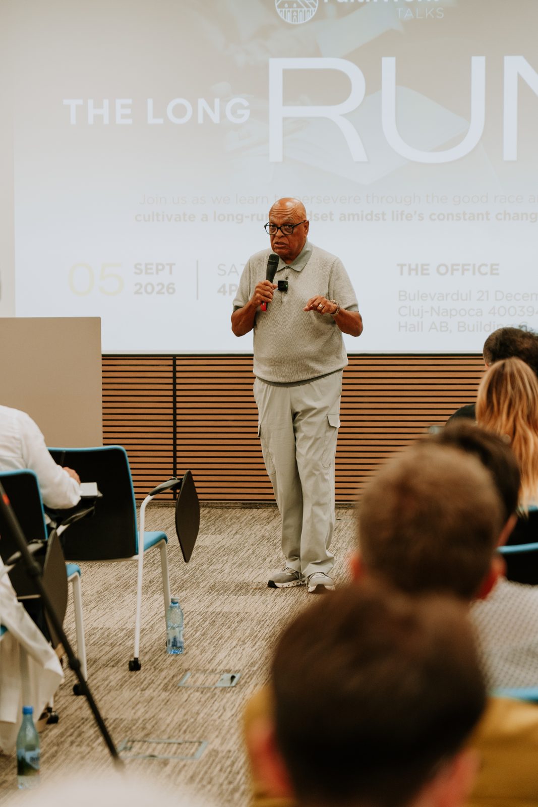 A speaker at the Resource Global Cluj gathering