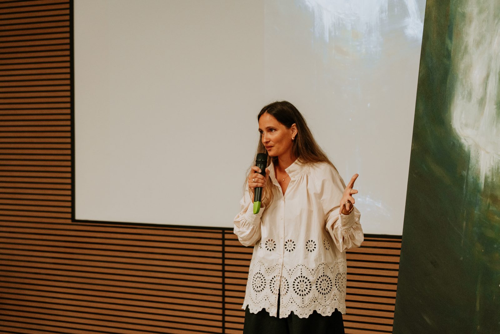 A leader addressing the Resource Global Cluj gathering